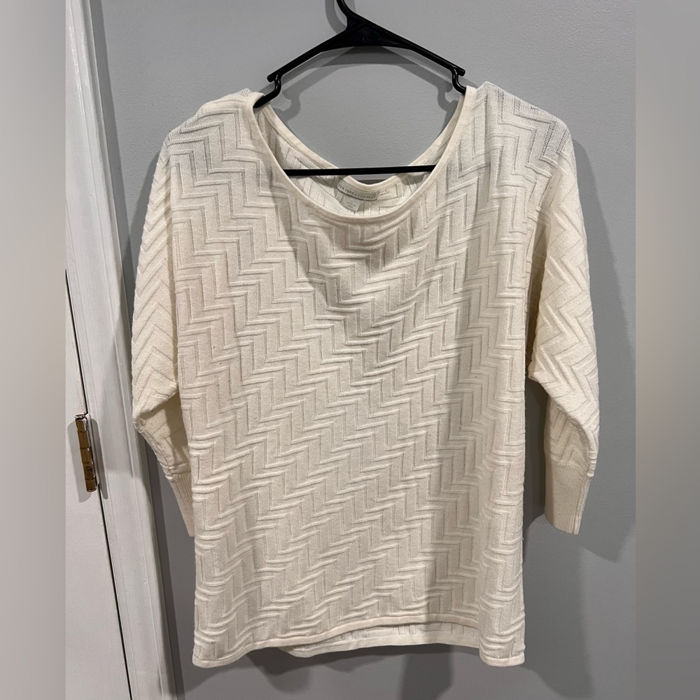 White sweater New York and Company